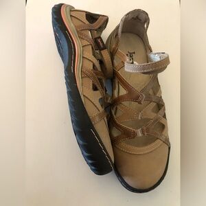 Jambu Brown and Tan Sandals with Suede-like Finish